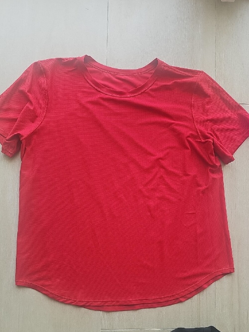 lululemon athletica Short Sleeve Tee Bundle in Black, Red, Hot Pink, Olive - Picture 2 of 16